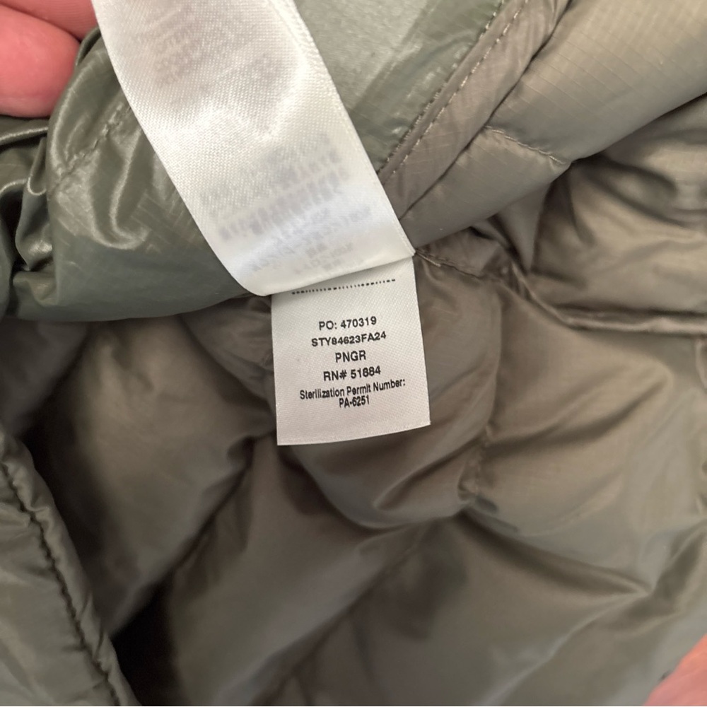 Patagonia Down Vest, Men’s Medium - Picture 4 of 5